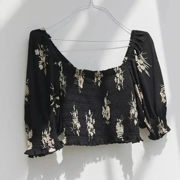 Urban Outfitters Giselle Smocked Cropped Top Size Small - Picture 1 of 6
